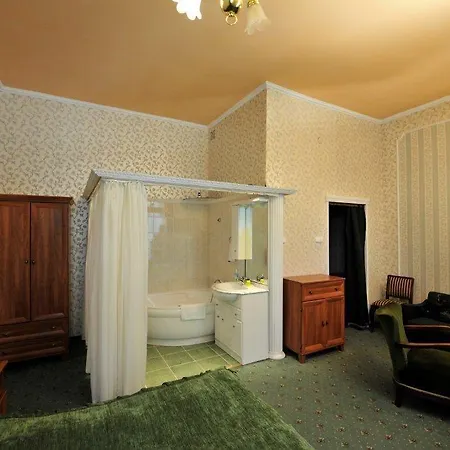 Kastely Couette-café Misefa