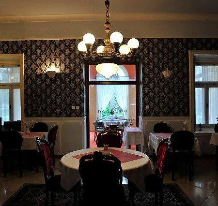 Kastely Couette-café