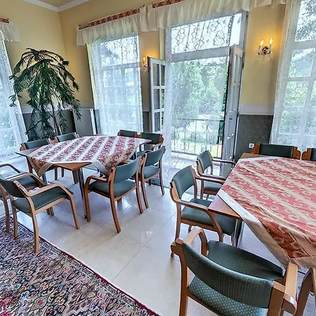 Kastely Couette-café Misefa